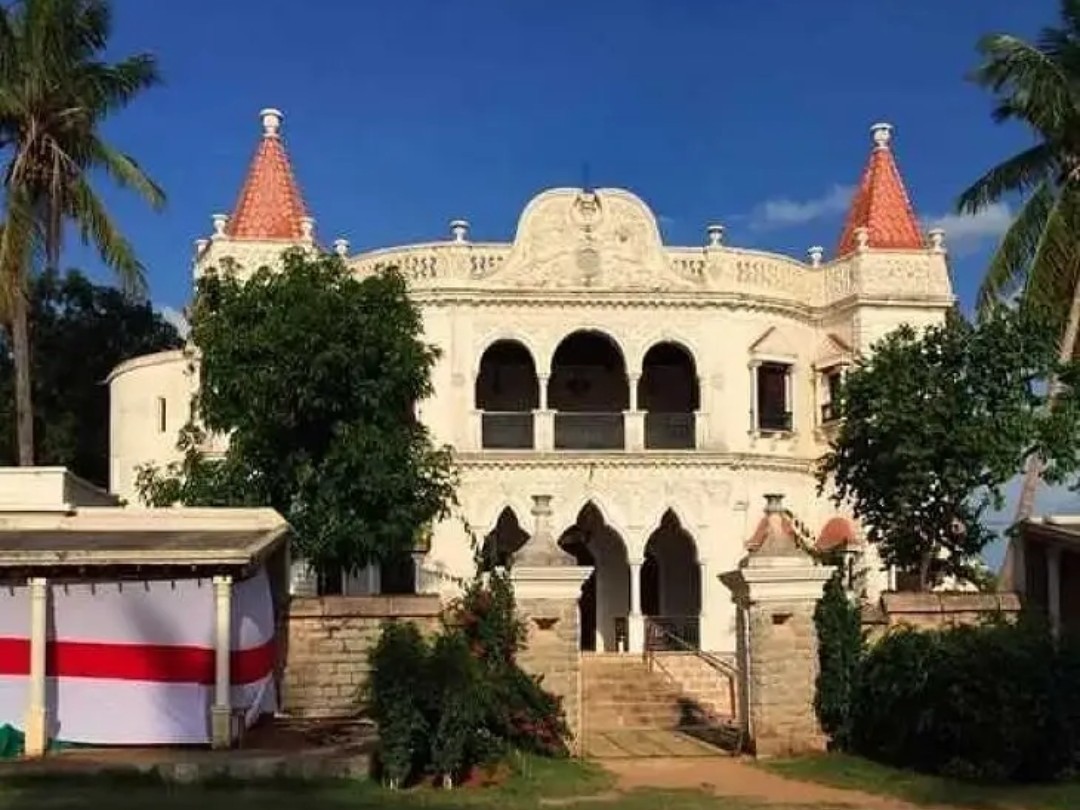 దోమకొండ కోట చరిత్ర మీకు తెలుసా?