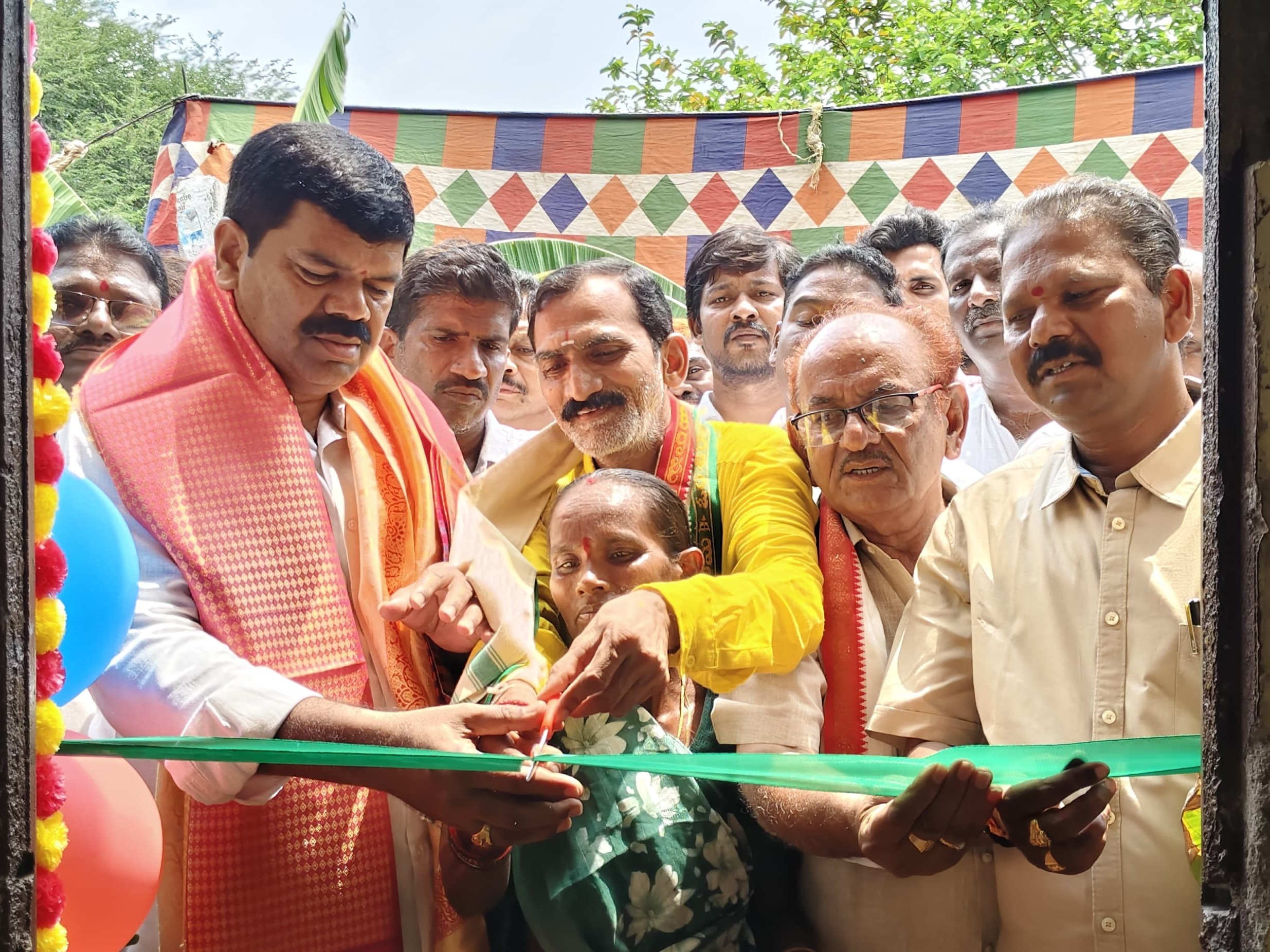 ‘గృహ పథకాలు పేద ప్రజల జీవితాల్లో వెలుగు’