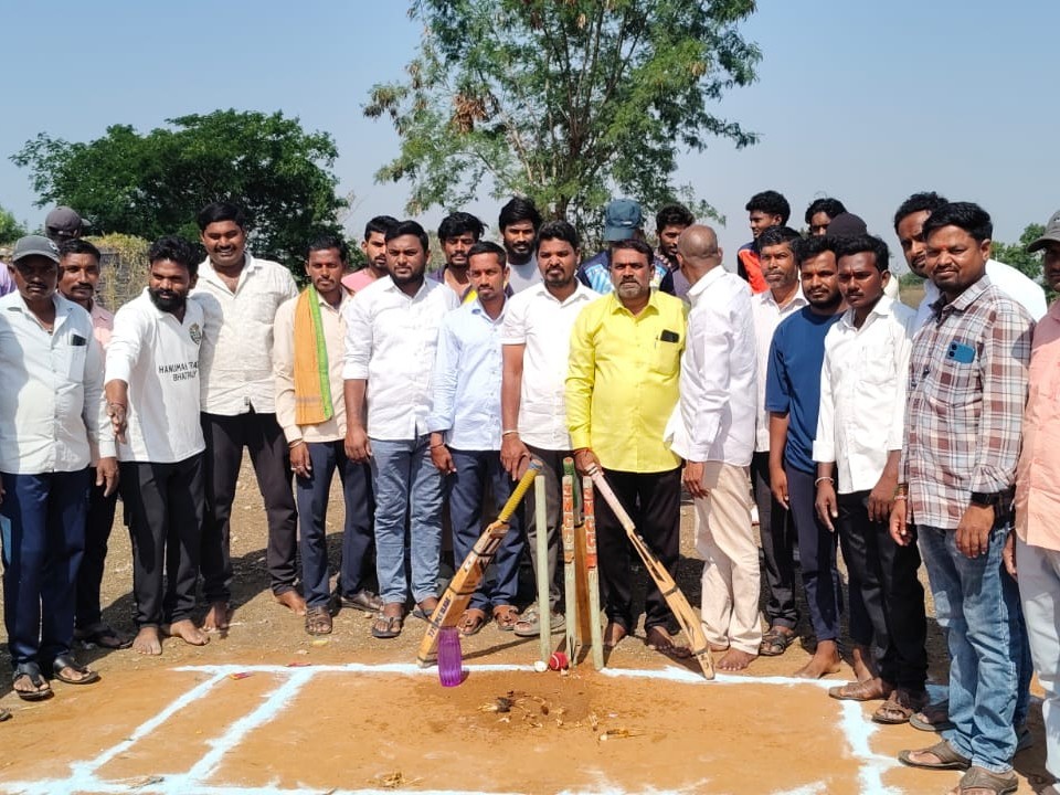 రాళ్లగూడెంలో క్రికెట్ టోర్నమెంట్ ప్రారంభం