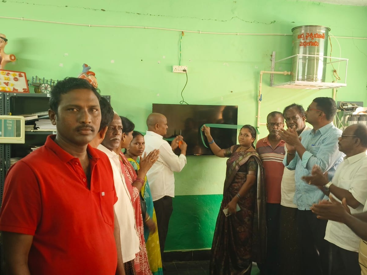 దాతలను సన్మానించిన ఎమ్మెల్యే