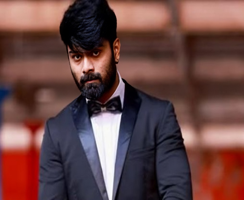 ప్రముఖ నటుడిపై బీర్ బాటిళ్లతో దాడి