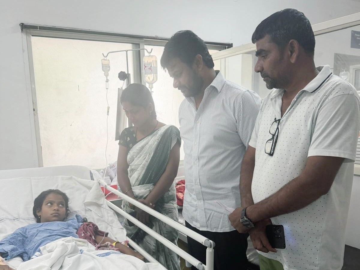 లావుడ్య రమేష్ కుమార్తెను పరామర్శించిన జాన్సన్ నాయక్