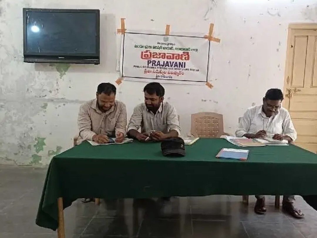 ప్రజావాణిలో కనిపించని అధికారులు