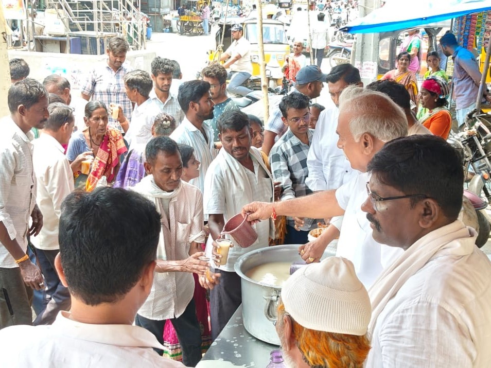 వేసవి తీవ్రతను దృష్టిలో ఉంచుకుని అంబలి పంపిణీ