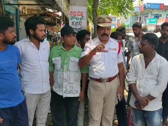 హుస్నాబాద్‌లో ట్రాఫిక్ అవగాహన కార్యక్రమం