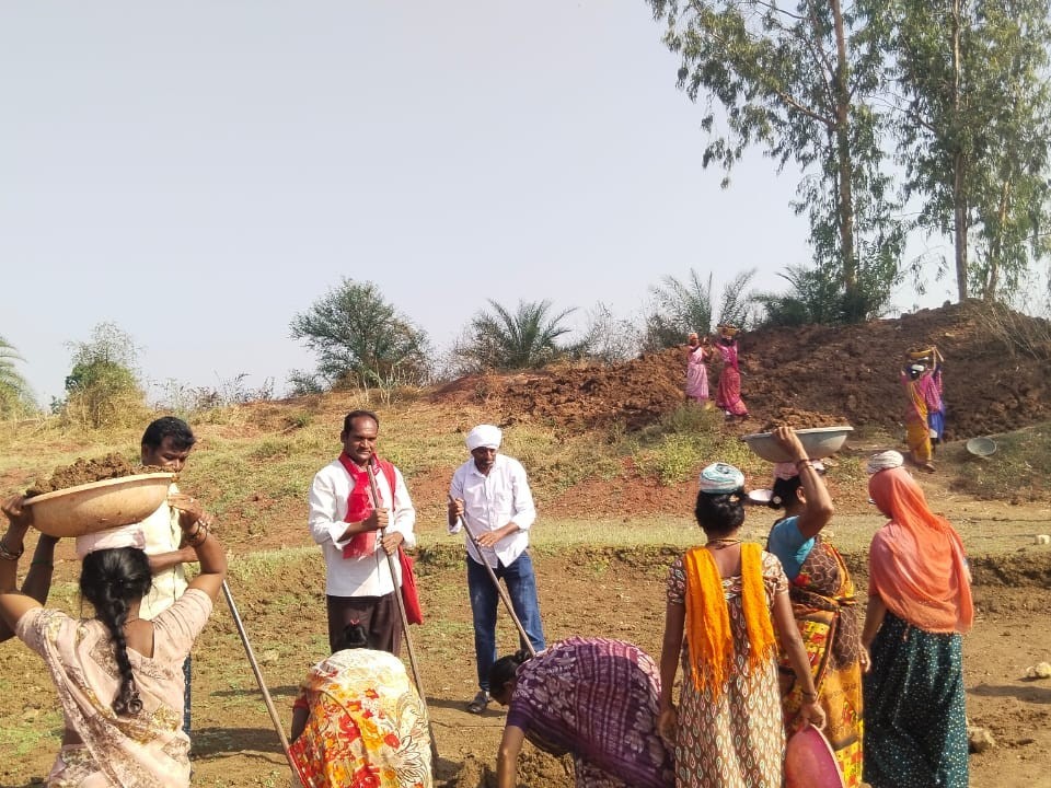 ‘2 పూటల ఫొటో సిస్టం రద్దు చేసి, సౌకర్యాలు కల్పించాలి’