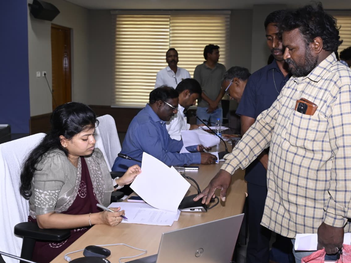 ‘ప్రజా ఫిర్యాదులను త్వరితగతిన పరిష్కరించాలి’