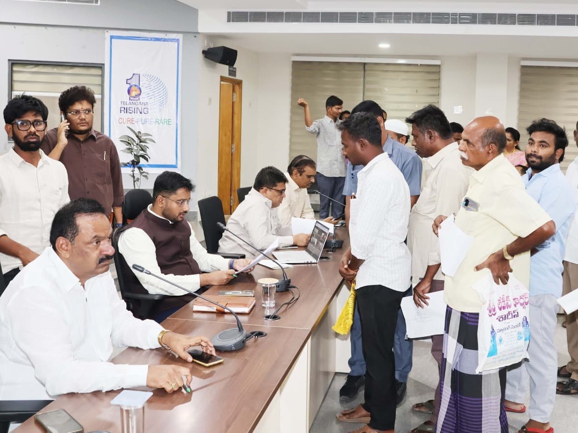 ప్రజావాణి అర్జీలను వెంటనే పరిష్కరించాలి: కలెక్టర్