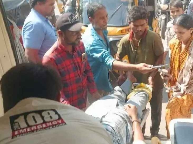 టిప్పర్ ఢీ.. వ్యక్తికి తీవ్ర గాయాలు