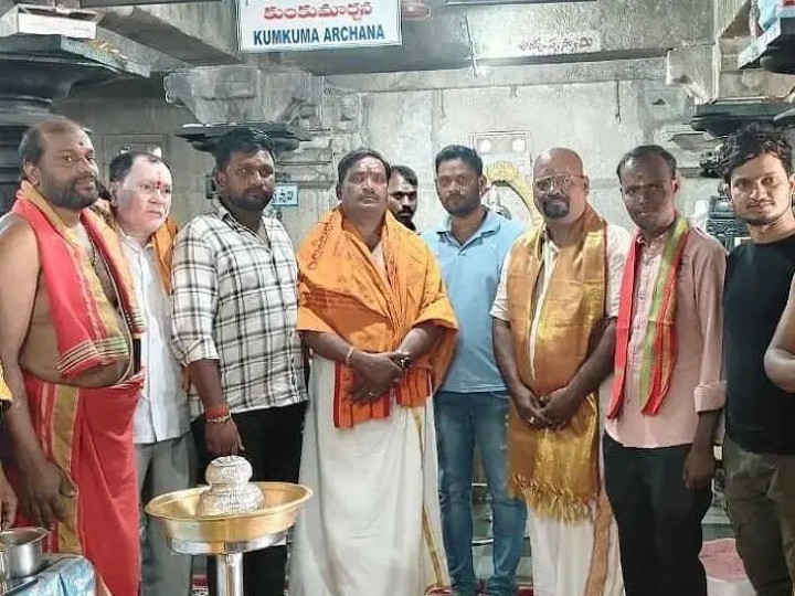 ఉమామహేశ్వర స్వామి దర్శించుకున్న ప్రభుత్వ విప్