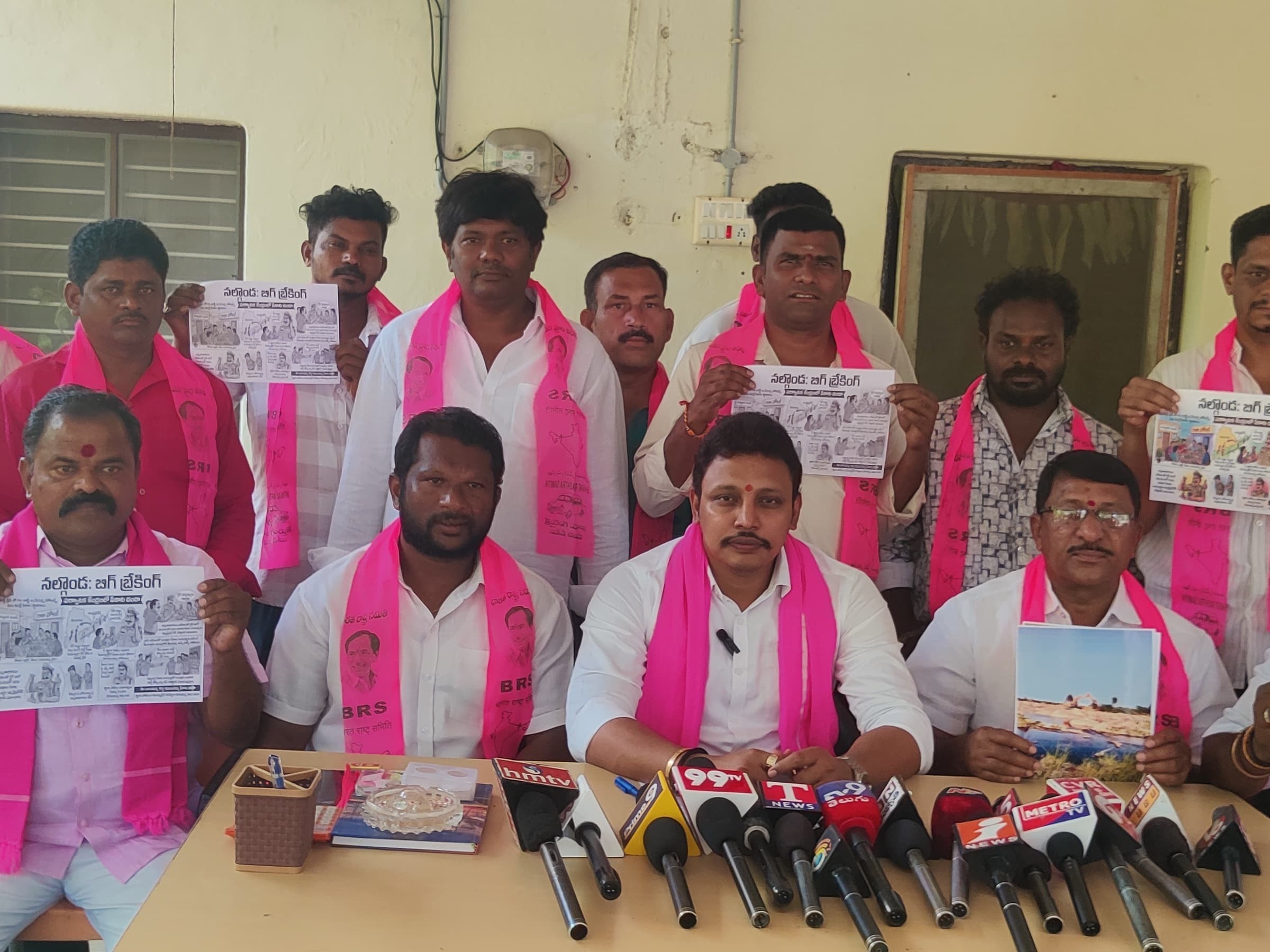 కాంగ్రెస్ నాయకుల అవినీతికి అడ్డు లేదు: మాజీ ఎమ్మెల్యే