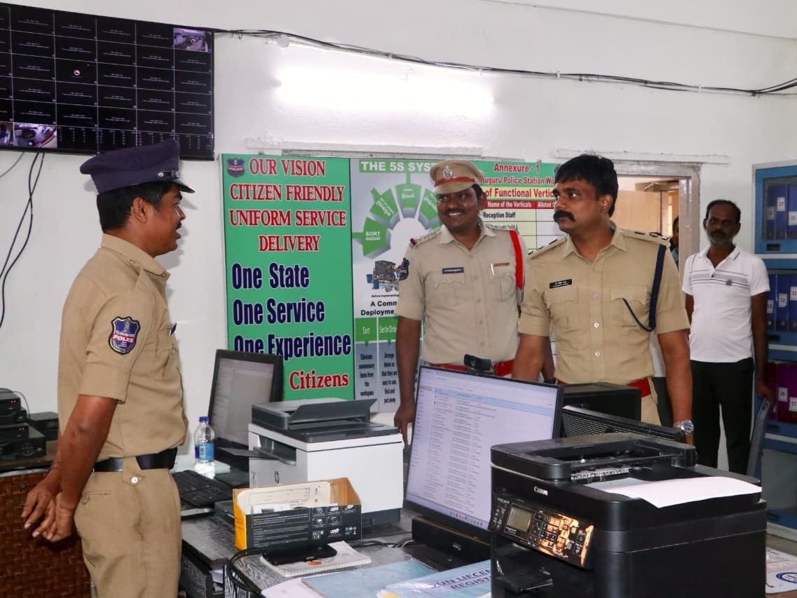 మణుగూరు పోలీస్ స్టేషన్‌ను తనిఖీ చేసిన ఎస్పీ