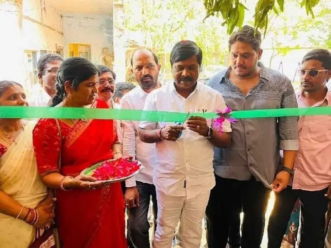 ప్రభుత్వ పాఠశాలను పునఃప్రారంభించిన ఎమ్మెల్యే