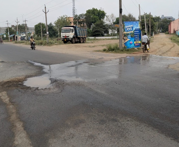 నందిగామలో పైప్ లీకేజ్.. వృధాగా పోతున్న నీరు