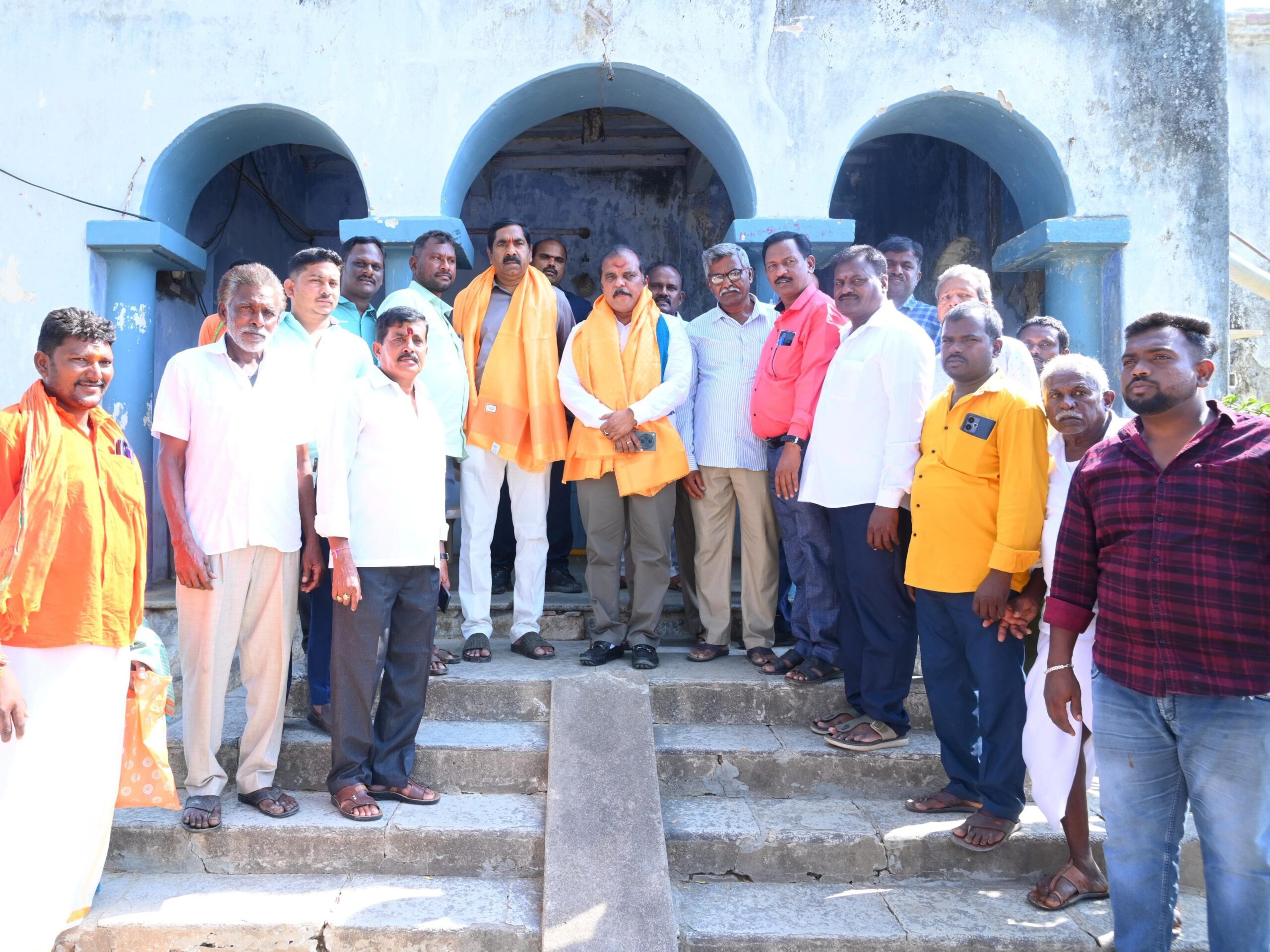 కొనుగోలు కేంద్రాలను ప్రారంభించిన అదనపు కలెక్టర్