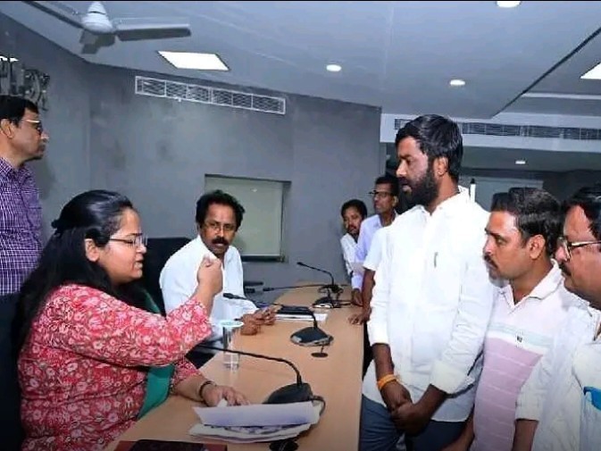 ప్రజావాణిలో 98 దరఖాస్తుల స్వీకరణ