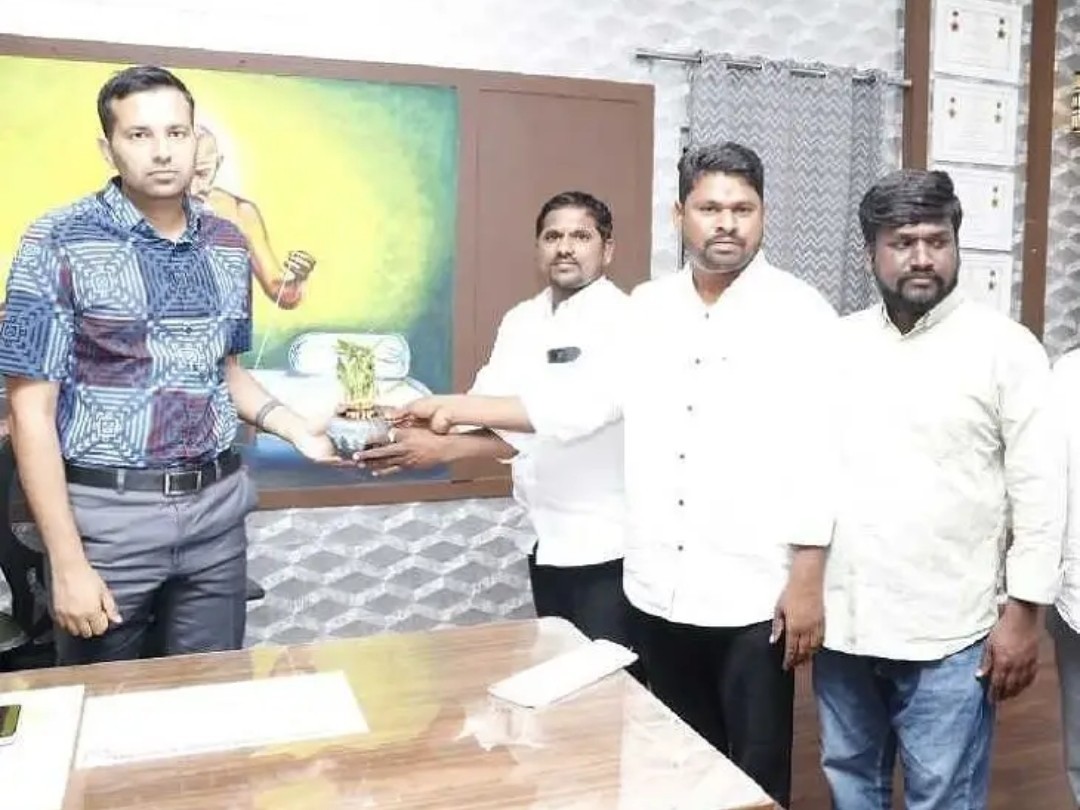 గ్రామ సమస్యల పరిష్కారానికి కలెక్టర్‌కు విన్నపం