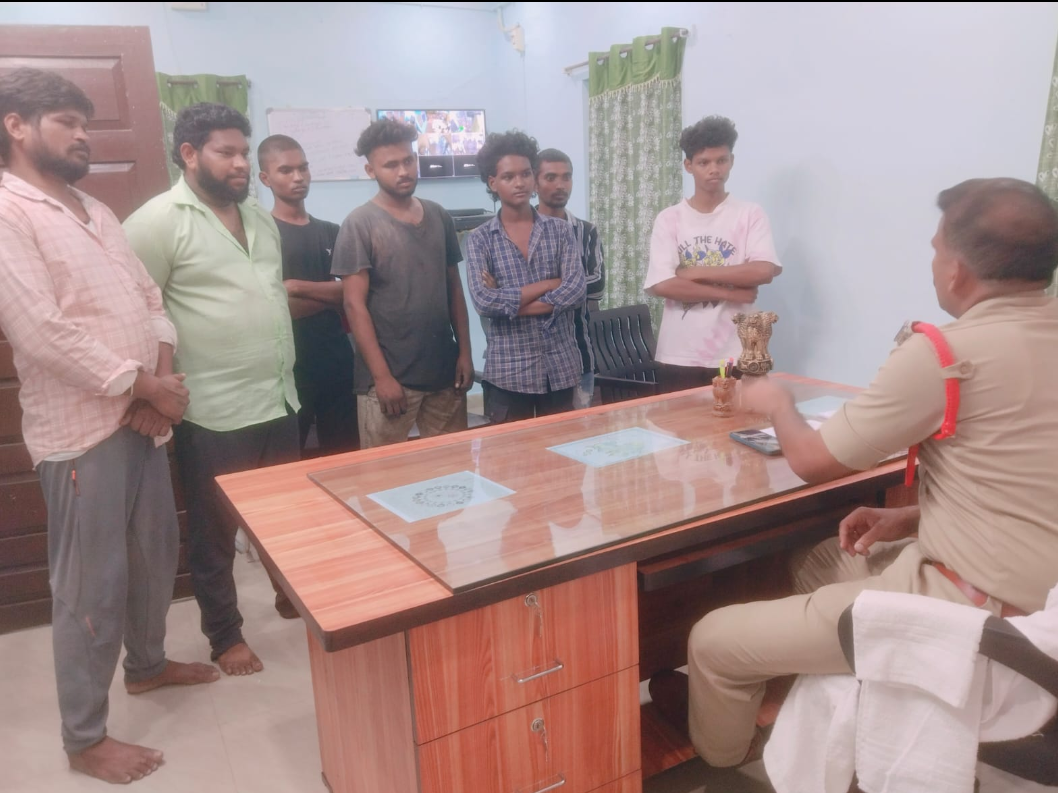 తల్లిదండ్రులకు అవగాహన కల్పించిన సీఐ