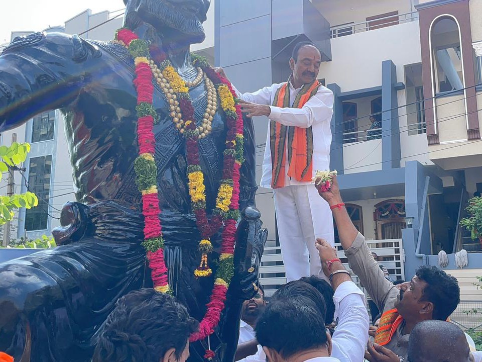 అధైర్యం కోల్పోకుండా విగ్రహం ఏర్పాటు: ఎంపీ