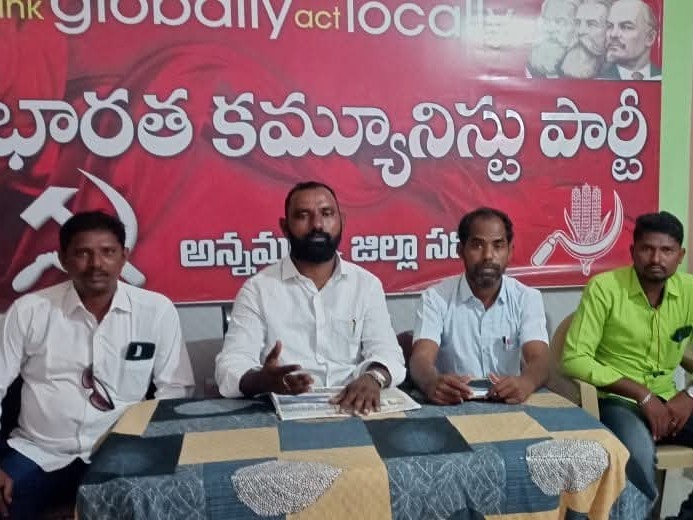 కుటుంబం ఆత్మహత్యపై సీపీఐ ఆగ్రహం