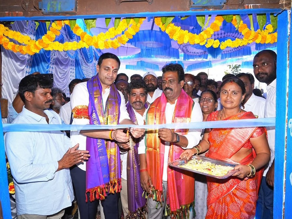 విజయ డెయిరీ పార్లర్‌ను ప్రారంభించిన ఎమ్మెల్యే