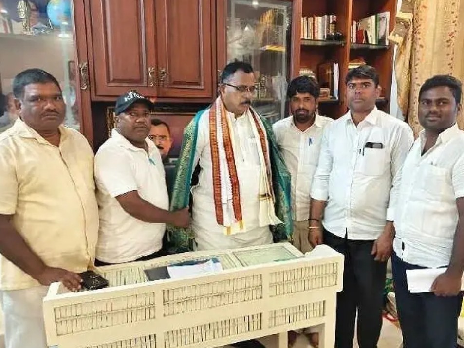 పోస్ట్ ఆఫీస్ పునరుద్ధరించాలని ఎంపీకి వినతి
