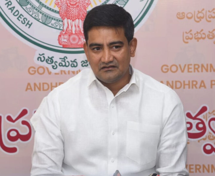 27 వేల ఫోన్లు పంపిణీ చేసిన మంత్రి