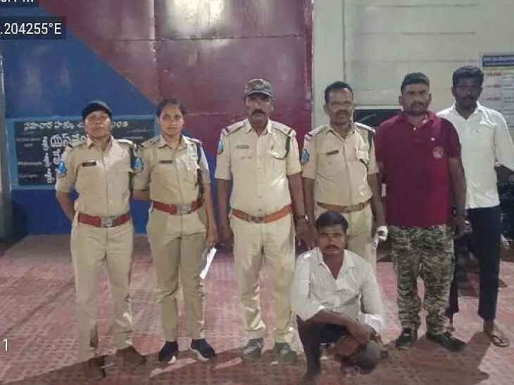 అక్రమంగా టేకు చెట్లు నరికిన వ్యక్తికి రిమాండ్