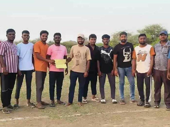 సెమీస్ ఫైనల్‌కు చేరిన ఘణపూర్ క్రికెట్ జట్టు