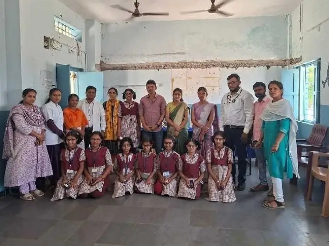 పాఠశాల విద్యార్థులకు కళ్లద్దాల పంపిణీ