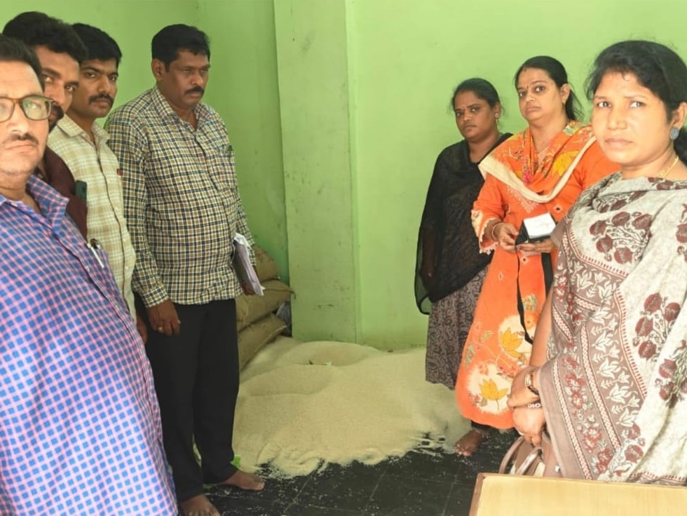 రేషన్ దుకాణాలపై విజిలెన్స్ దాడులు