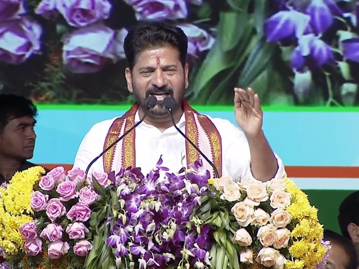 జిల్లాకు మళ్లీ వస్తా.. అవసరమైన నిధులు కేటాయిస్తా: CM