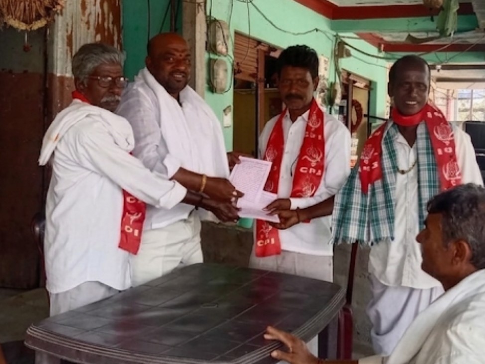 నిత్యవసర వస్తువుల ధరలను తగ్గించాలి: సీపీఐ