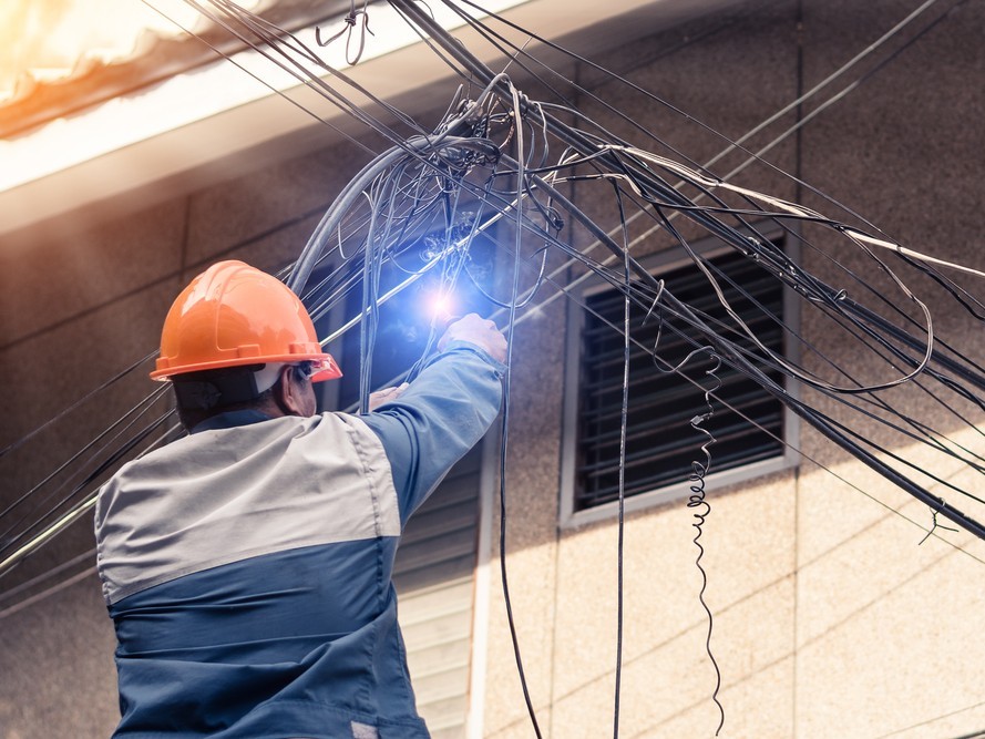 విద్యుత్ షాక్‌తో కార్మికుడు మృతి