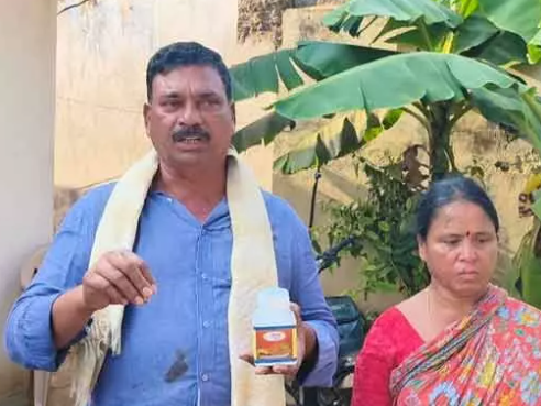 మందు డబ్బుతో రైతు హల్చల్