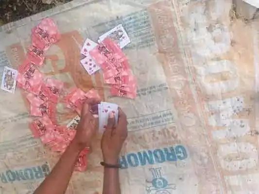 పేకాట జూదరులపై పోలీసు మెరుపు దాడి