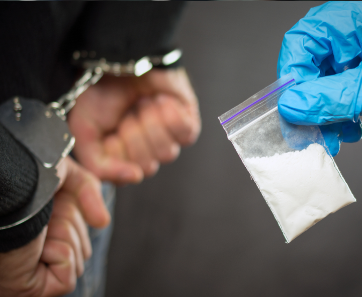 డ్రగ్స్.. ఇద్దరు మైనర్లు అరెస్ట్