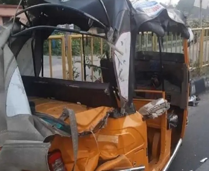 ఘోర రోడ్డు ప్రమాదం.. ఆటో డ్రైవర్ మృతి