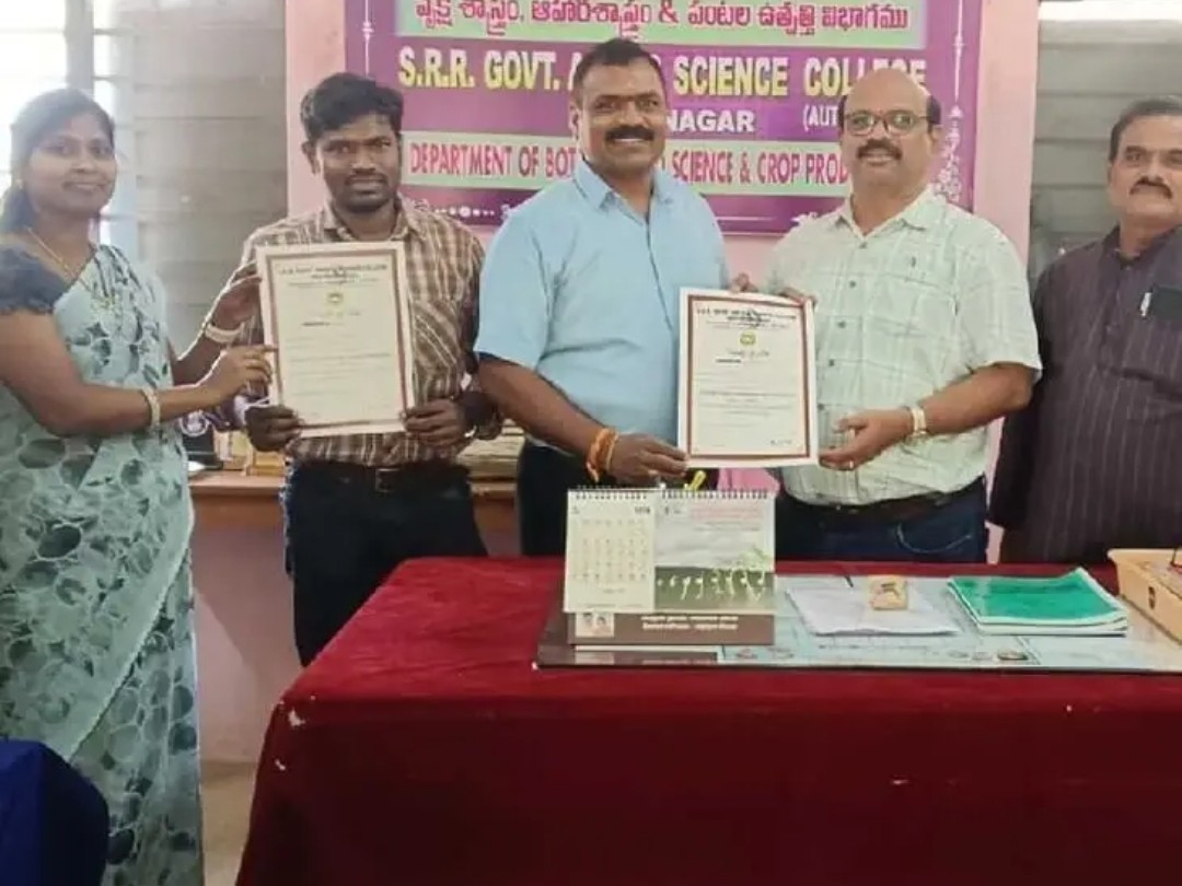 శిక్షణ పూర్తి చేసిన వారికి సర్టిఫికెట్ల పంపిణీ