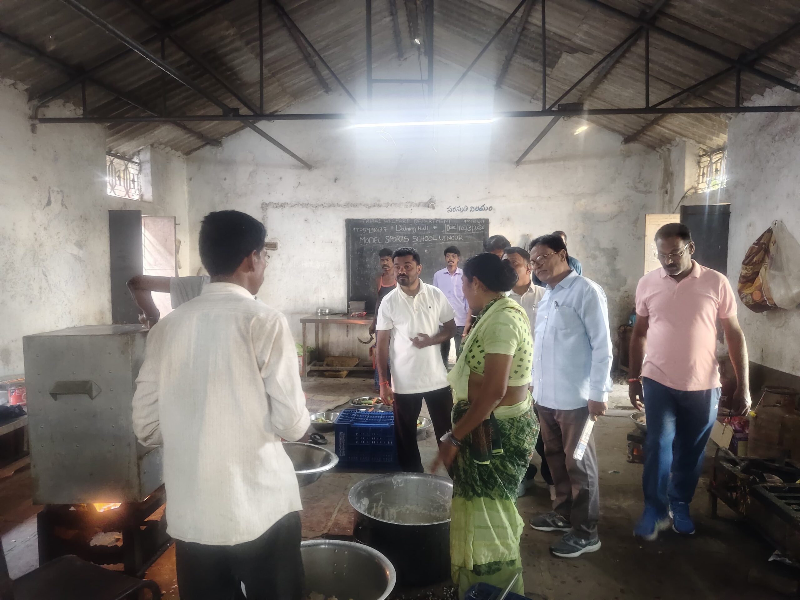 పాఠశాలను సందర్శించిన ఎమ్మెల్యే