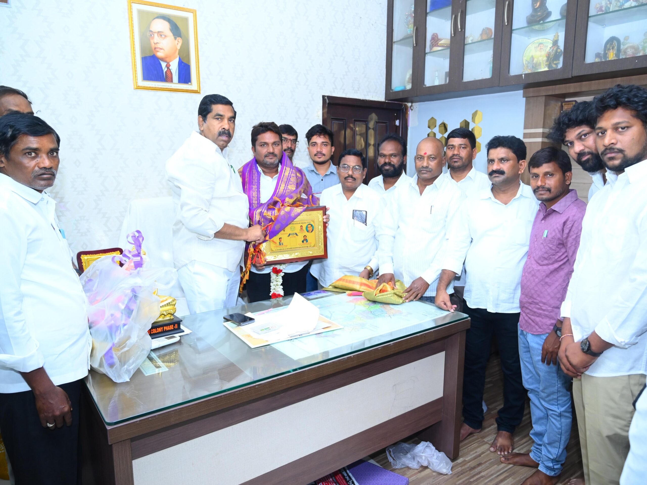 దళిత అభివృద్ధి కోసం రవి చేస్తున్న సేవలు అభినందనీయం: MLA