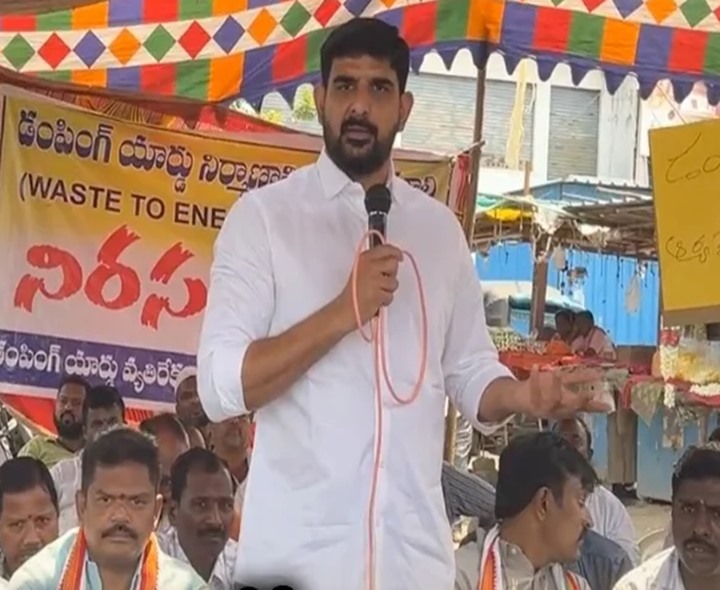 BRS ఎమ్మెల్యే కౌశిక్ రెడ్డి దీక్ష