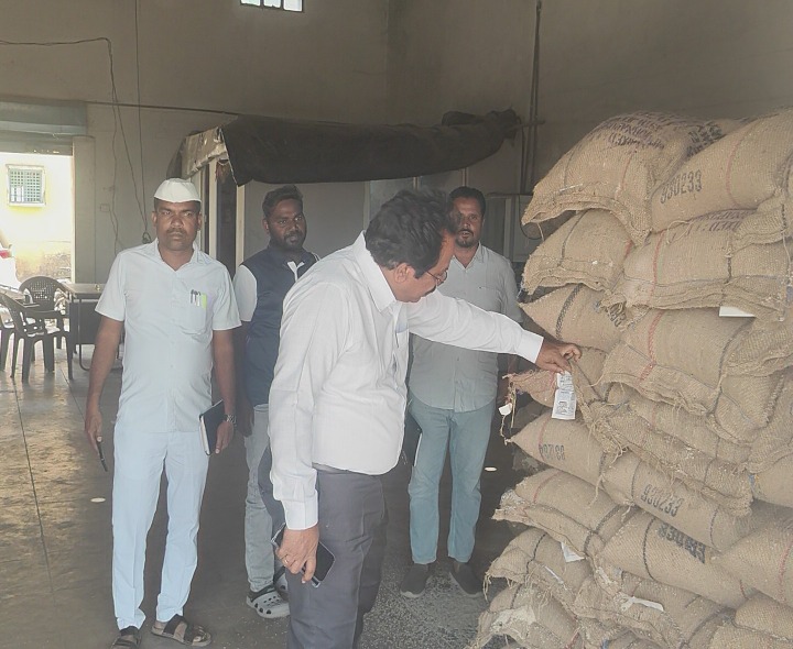 వారంలోగా రేషన్ బియ్యం సరఫరా పూర్తి చేస్తాం: అదనపు కలెక్టర్.