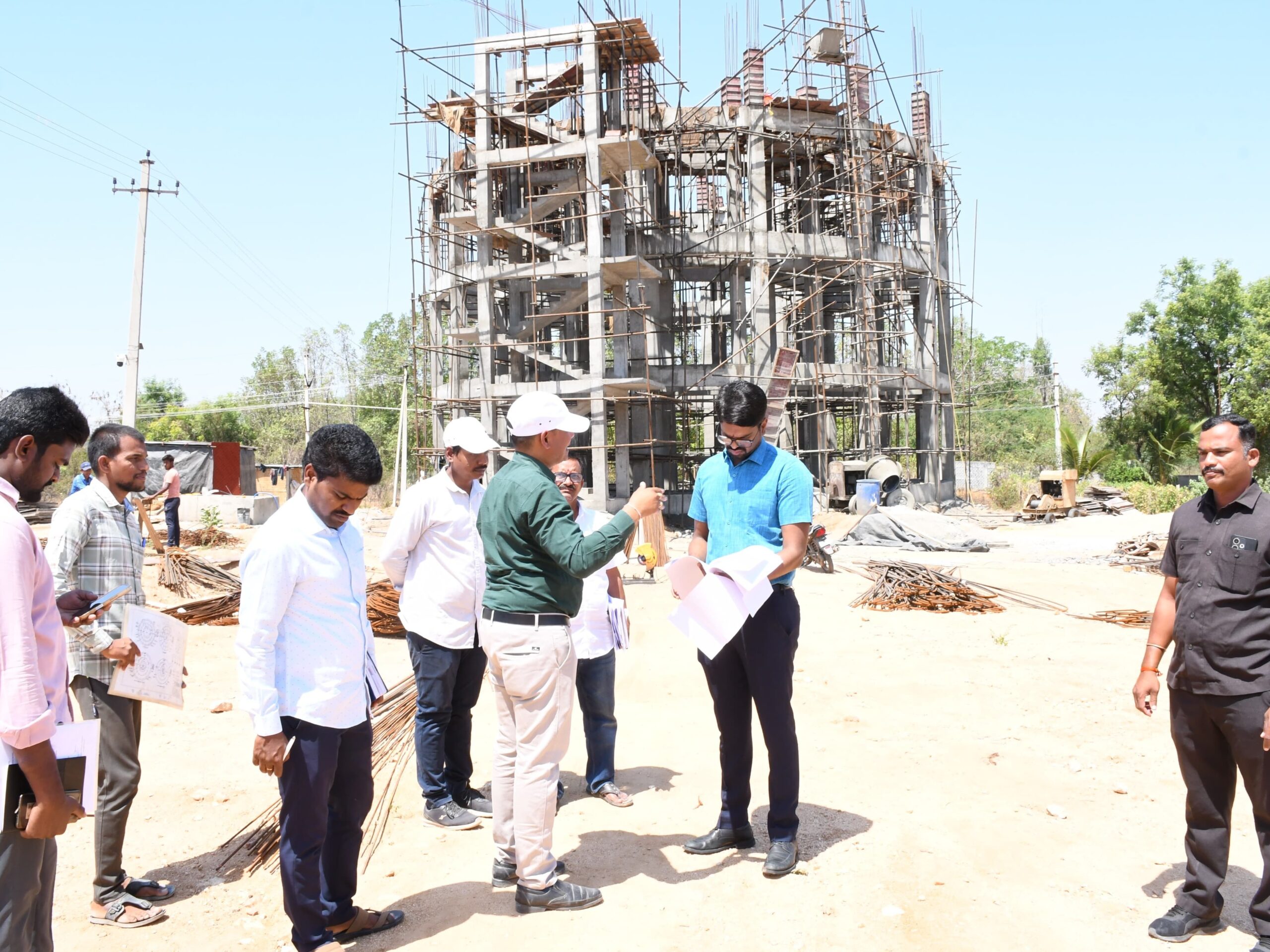 అభివృద్ధి పనులను వేగవంతం చేయాలి: కలెక్టర్