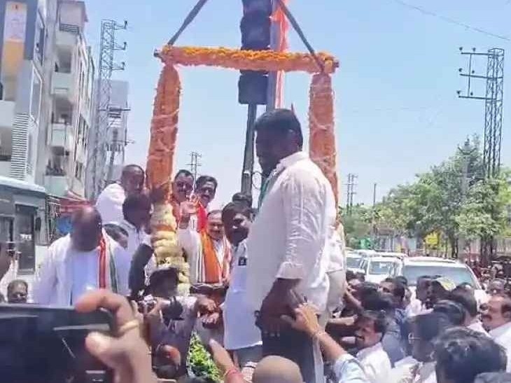 టీపీసీసీ అధ్యక్షునికి ఘన స్వాగతం