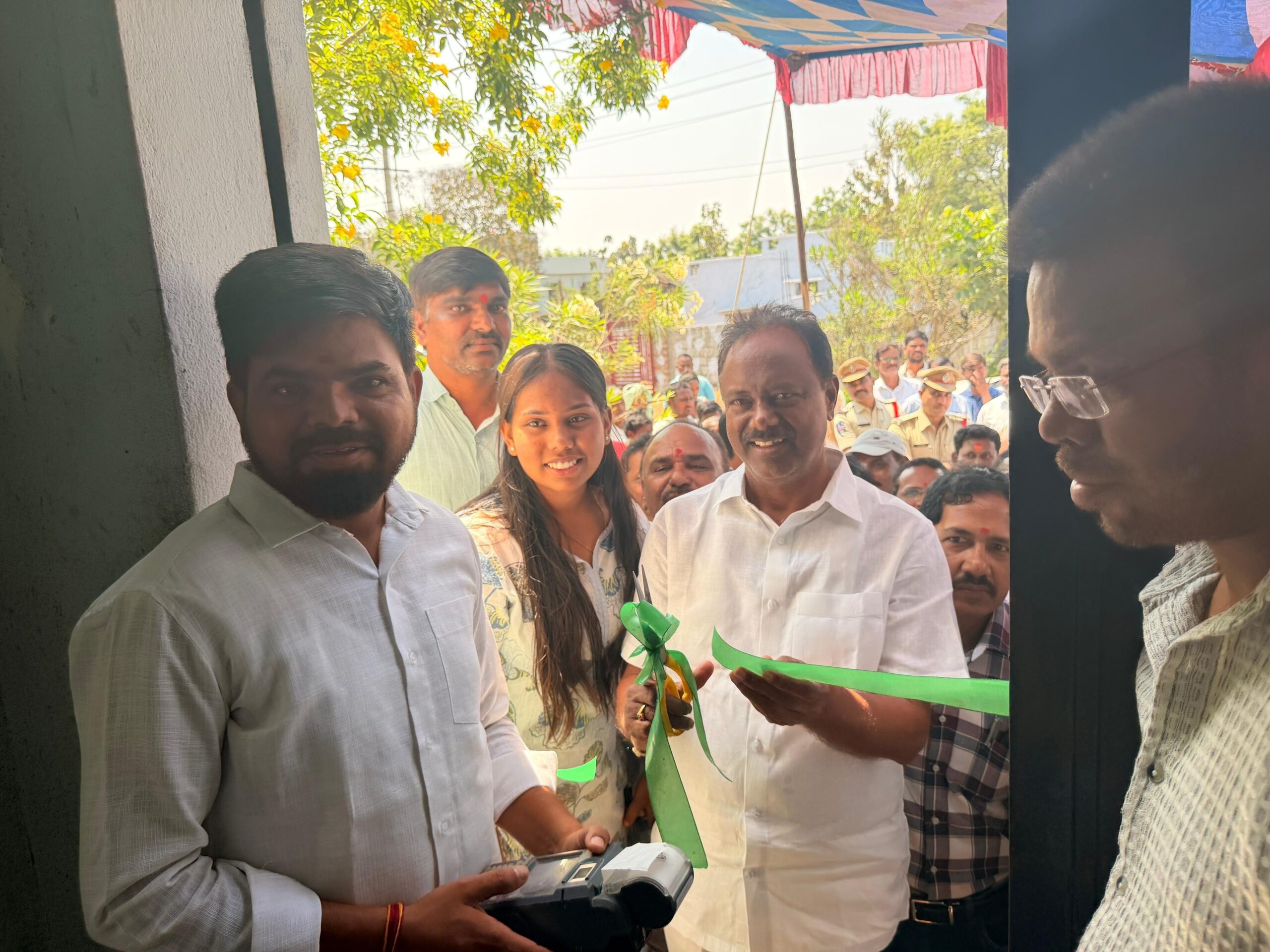 రేషన్ షాపును ప్రారంభించిన ఎమ్మెల్యే