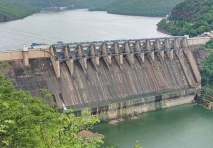 జలాశయాల్లో తగ్గిపోతున్న నీరు