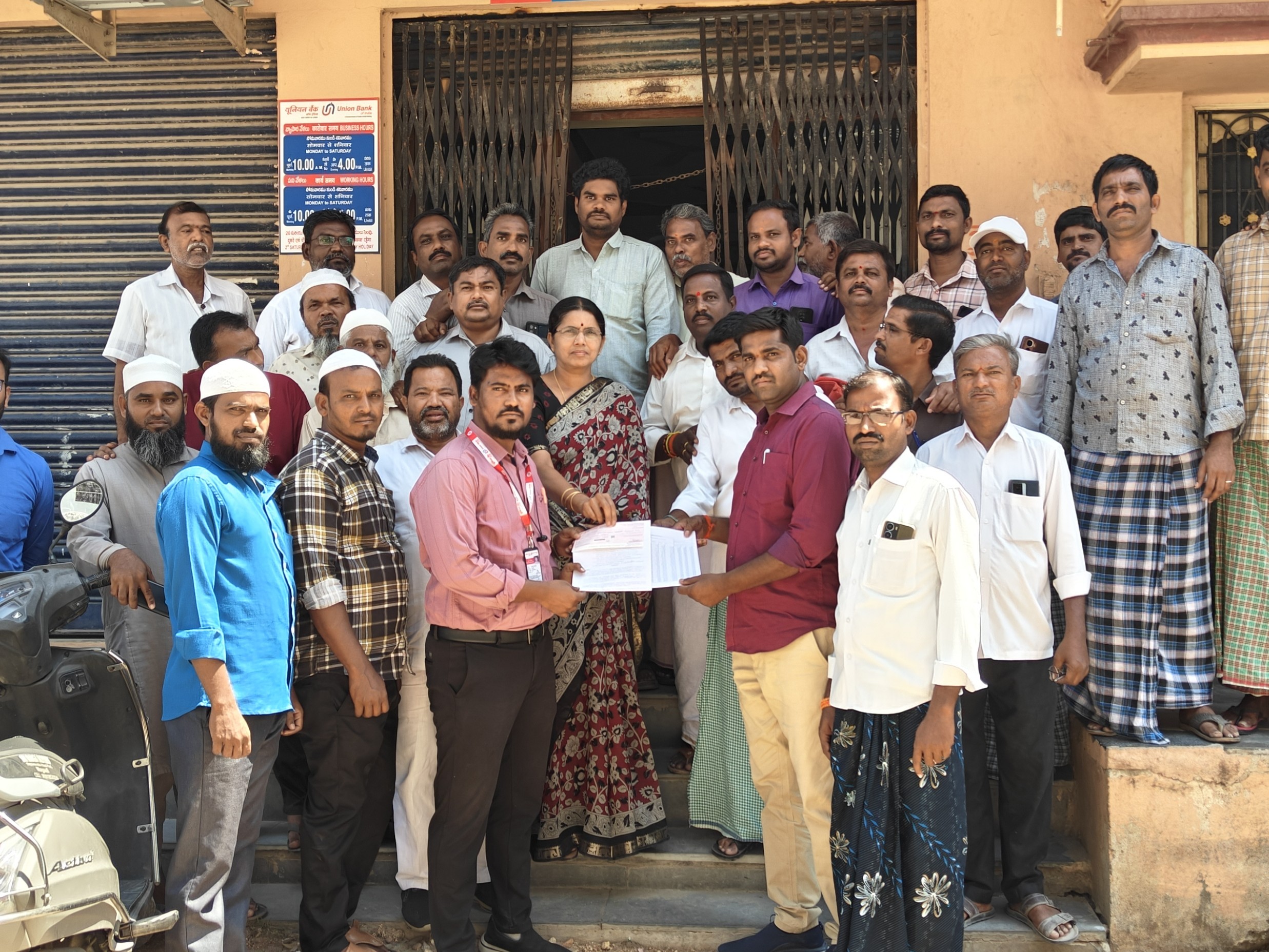 చేనేత కార్మికులకు రుణమాఫీ