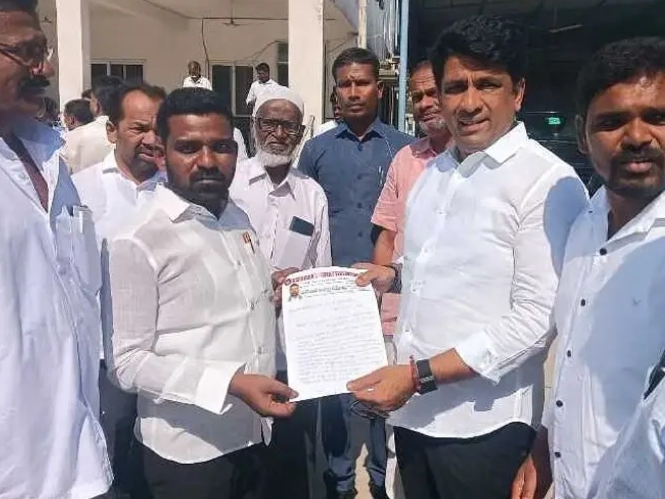 కేజీబీవీలో భోజనం కోతపై ఎమ్మెల్యేకు ఫిర్యాదు