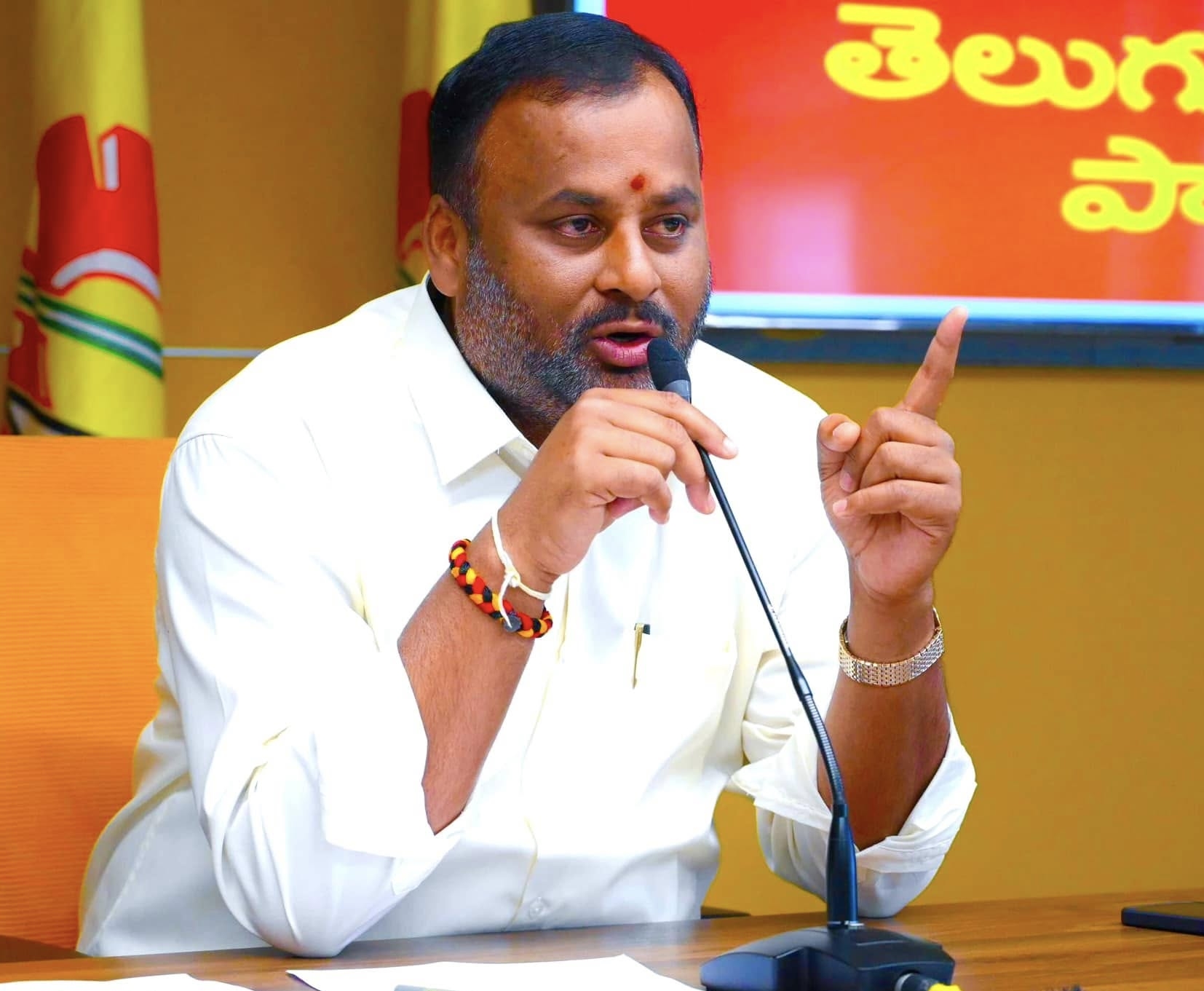 ‘నిబంధనలు ఉల్లంఘించిన బస్సులను సీజ్ చేశాం’